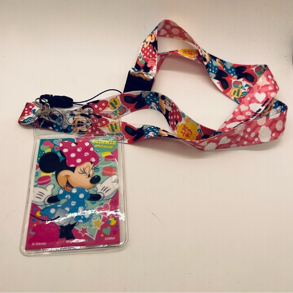 NWT Disney Bundle with two laminated and 7 figurines/keychains - Picture 3 of 16